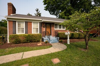 218 Bramton Rd in Louisville, KY - Building Photo - Building Photo