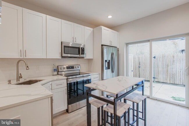 property at 2146 N Fairhill St