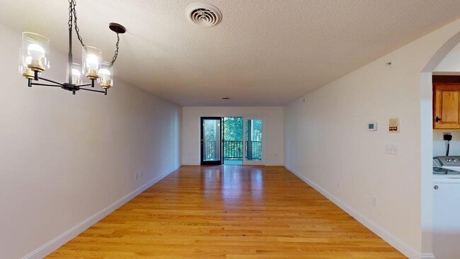 5 Bartemus Trail in Nashua, NH - Building Photo - Building Photo
