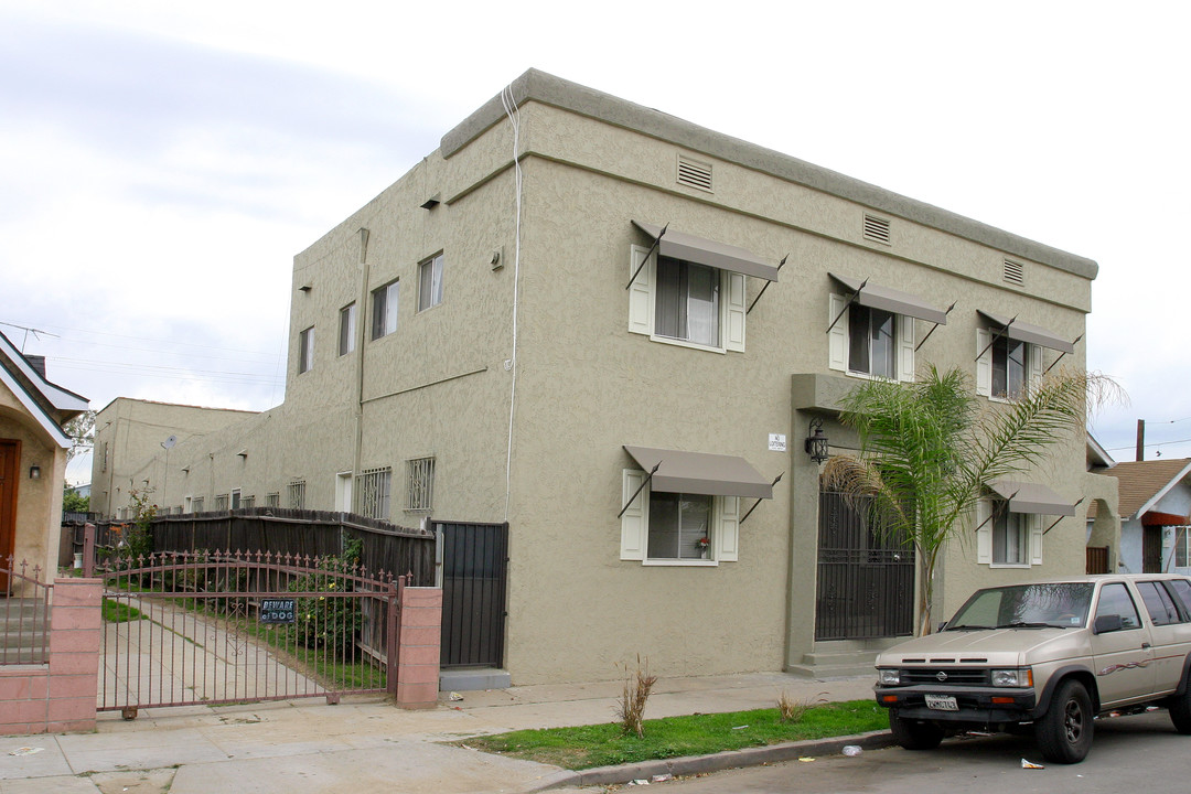 1085 Lewis Ave in Long Beach, CA - Foto de edificio