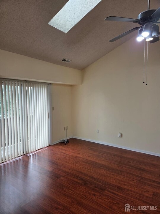 5012 Ravens Crest Dr in Plainsboro, NJ - Building Photo