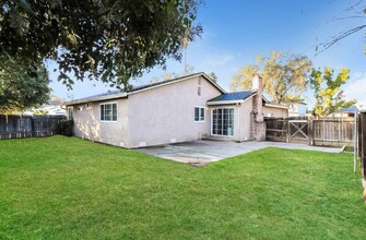 4433 Bollenbacher Ave in Sacramento, CA - Building Photo - Building Photo