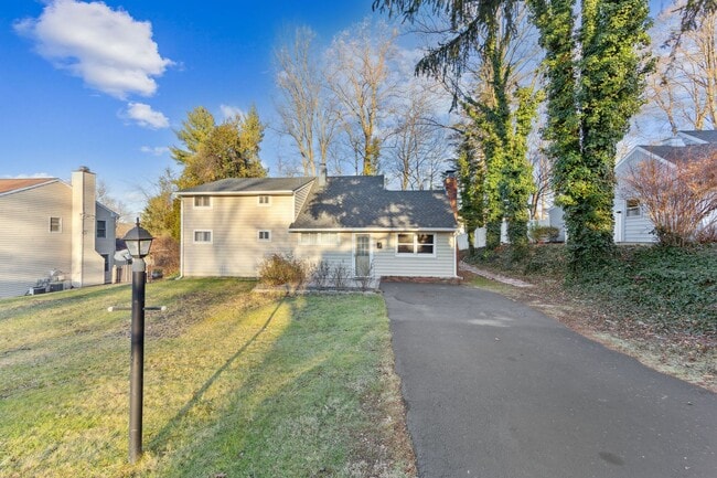 5 Devonwood Rd in Wayne, PA - Building Photo - Building Photo