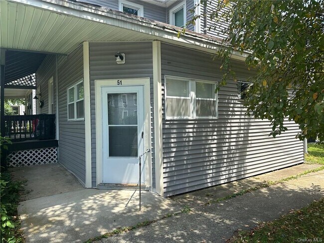 51 Worrall Ave, Unit 3 in Poughkeepsie, NY - Building Photo - Building Photo