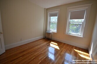 1310 Commonwealth Ave, Unit 17 in Boston, MA - Building Photo - Building Photo