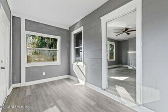 1711 E 27th St in Jacksonville, FL - Building Photo - Building Photo
