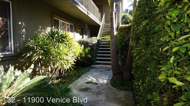 11900 Venice Blvd in Los Angeles, CA - Foto de edificio - Building Photo