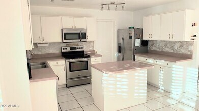 18170 N 89th Ln in Peoria, AZ - Foto de edificio - Building Photo