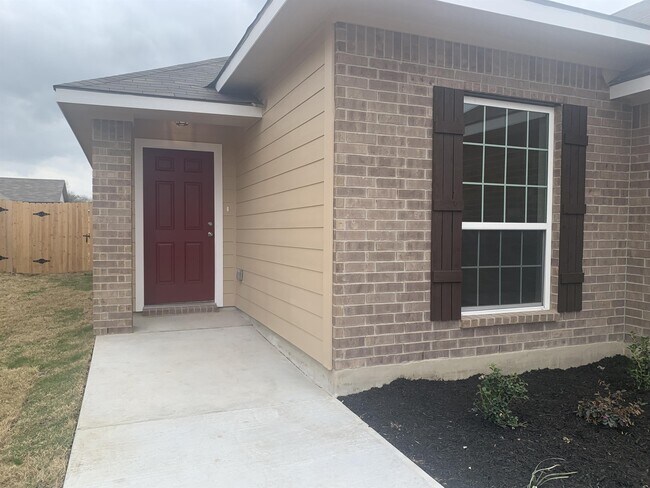 2039 Dade Loop photo'