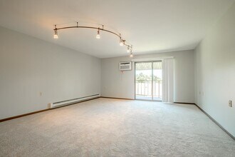 5331 Brody Dr, Unit 204 in Madison, WI - Foto de edificio - Building Photo