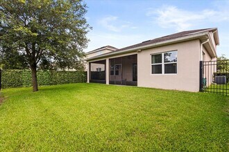 1046 Grand Hilltop Dr in Apopka, FL - Building Photo - Building Photo