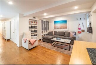 226 1st St in Jersey City, NJ - Building Photo - Building Photo