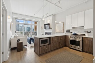 950 W Monroe St in Chicago, IL - Building Photo - Building Photo