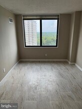 5225 Pooks Hill Rd in Bethesda, MD - Building Photo - Building Photo
