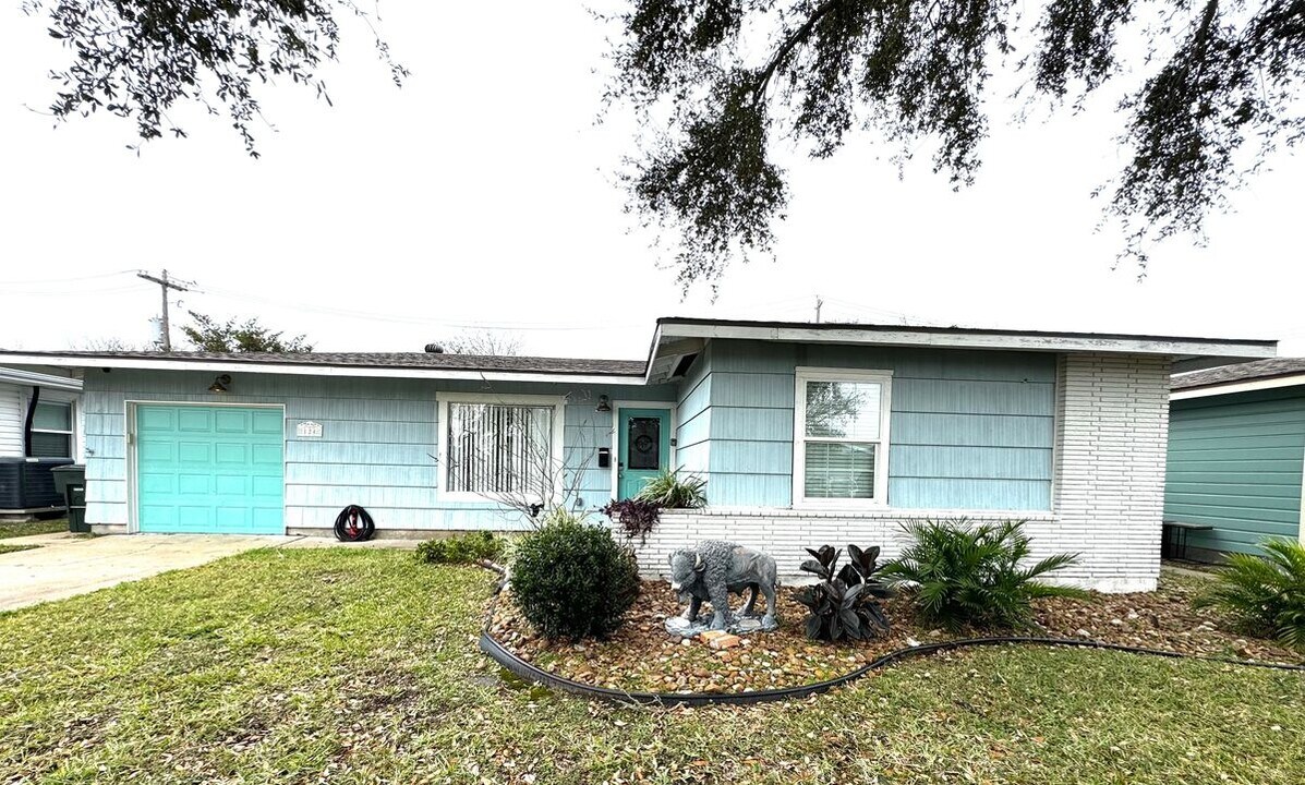 124 Tuna St in Galveston, TX - Building Photo