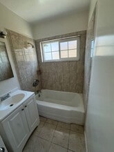 3310 Burton Ave in Lynwood, CA - Foto de edificio - Building Photo