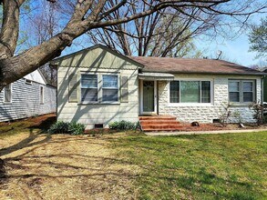 1247 E Bennett St in Springfield, MO - Building Photo - Building Photo