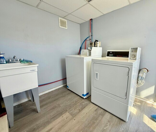 1002 Main St in Weymouth, MA - Building Photo - Building Photo