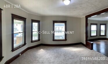 1049 Bates St SE in Grand Rapids, MI - Building Photo - Building Photo