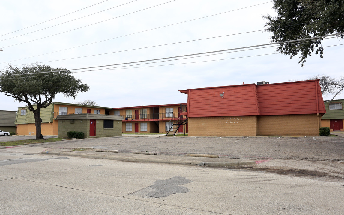 Windbrook Apartments in Dallas, TX - Building Photo