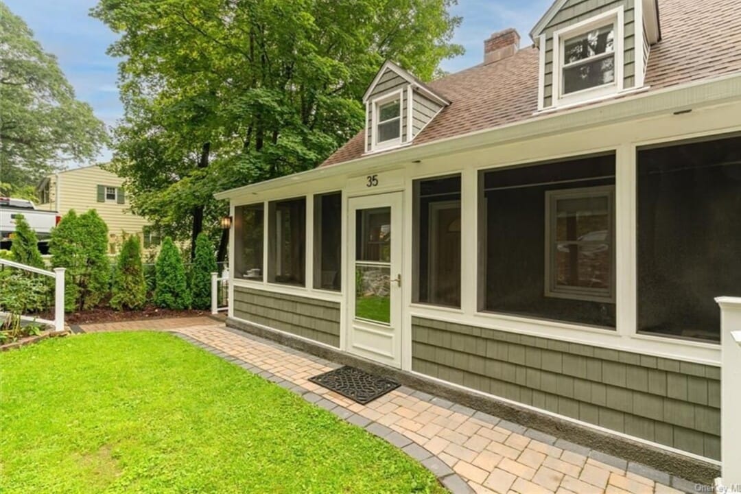 35 Grove Rd in White Plains, NY - Building Photo