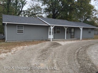 1303 E 9th St in Pittsburg, KS - Building Photo