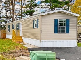 645 Kilkenny Dr in Utica, NY - Building Photo