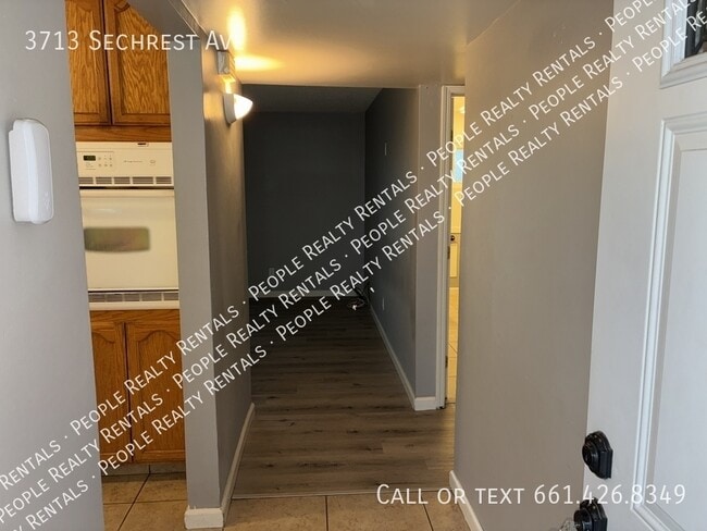 3713 Sechrest Ave in Bakersfield, CA - Building Photo - Building Photo