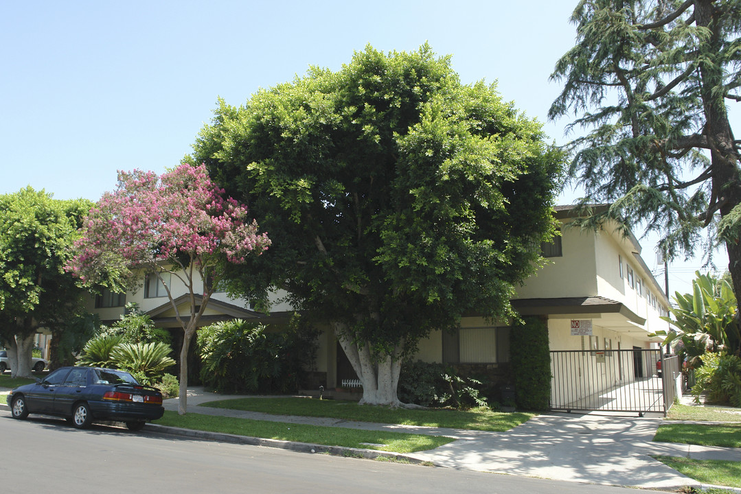 112 N 5th St in Alhambra, CA - Building Photo