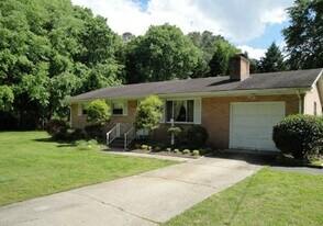 4851 Fenton Mill Rd in Williamsburg, VA - Building Photo