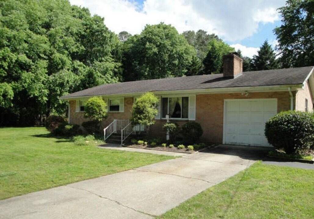 4851 Fenton Mill Rd in Williamsburg, VA - Building Photo