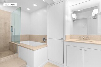 425 E 63rd St in New York, NY - Building Photo - Building Photo