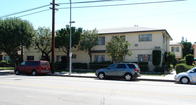 Lisa Oxnard in Valley Village, CA - Foto de edificio - Building Photo