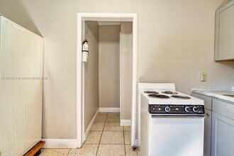 2378 NW 60th St in Miami, FL - Building Photo - Building Photo