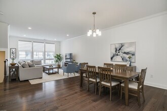 8 Brentwood Cir in Danbury, CT - Building Photo - Building Photo