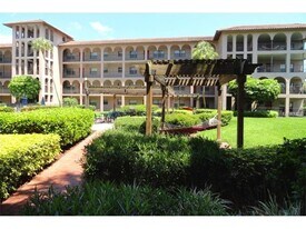 6100 Gulfport Blvd S in Gulfport, FL - Building Photo