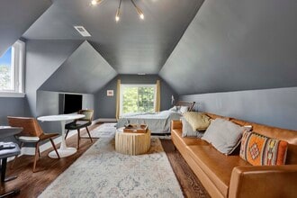 1625 W Hollywood Ave, Unit 3 in Chicago, IL - Building Photo - Building Photo