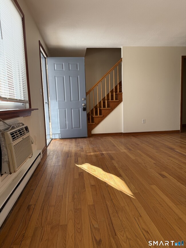 273 Queen St in Southington, CT - Building Photo - Building Photo