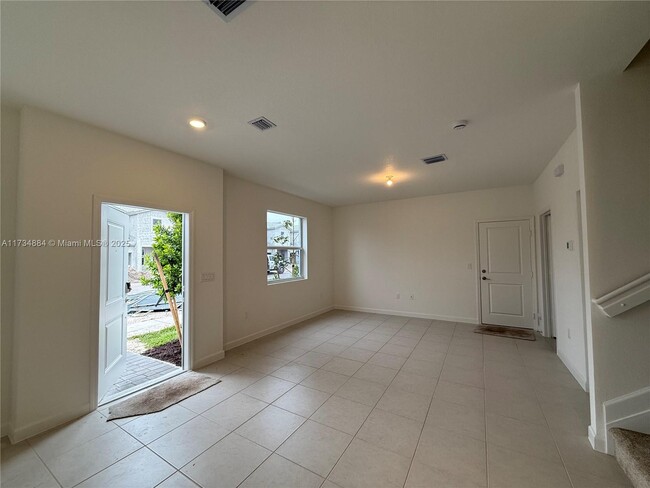 145 SW 184th Ave in Pembroke Pines, FL - Building Photo - Building Photo