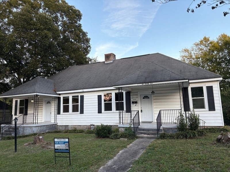 225 Poplar St in Winnsboro, SC - Building Photo