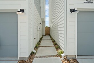 3905 Pinemont Dr in Houston, TX - Foto de edificio - Building Photo