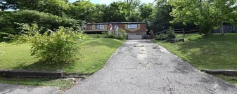 6921 Taylor Rd in Cincinnati, OH - Building Photo