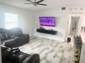 9411 N Rome Cir in Tampa, FL - Building Photo - Building Photo