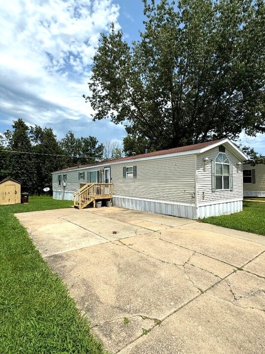 1272 Kathy Ave in Moscow Mills, MO - Building Photo