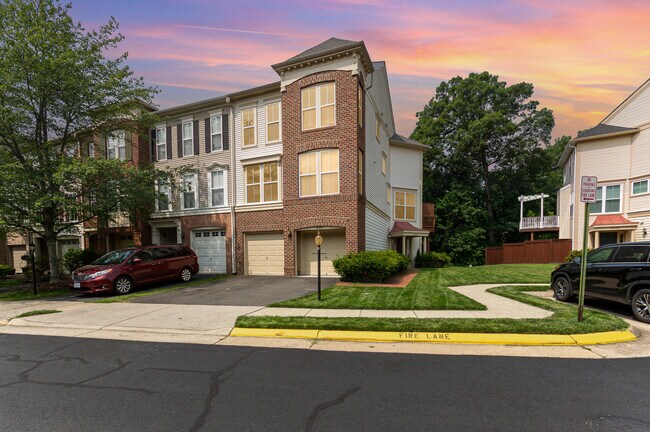 property at 43095 Hunters Green Square