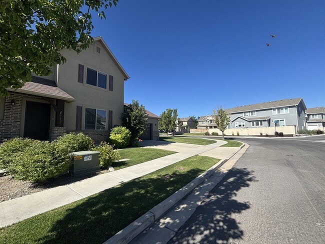 3318 Quarter Mile Dr in Eagle Mountain, UT - Building Photo - Building Photo
