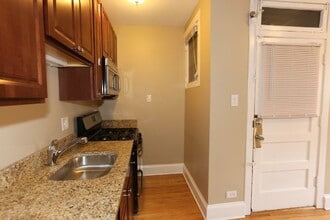 4901 N Hoyne Ave, Unit 3 in Chicago, IL - Building Photo - Building Photo
