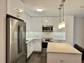 771 Harrison Ave, Unit 401 in Boston, MA - Building Photo - Building Photo