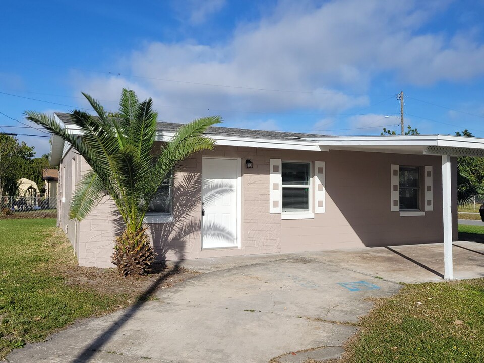 7702 Pomelo Dr in Orlando, FL - Building Photo