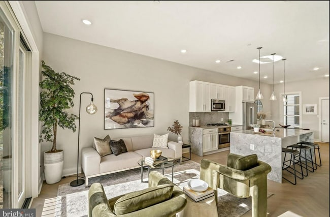 1214 Madison St NW, Unit 101 in Washington, DC - Foto de edificio - Building Photo